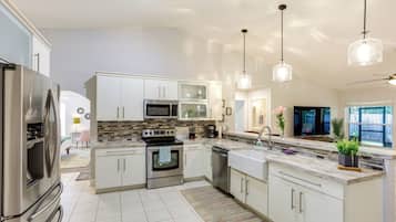 House (4 Bedrooms) | Interior