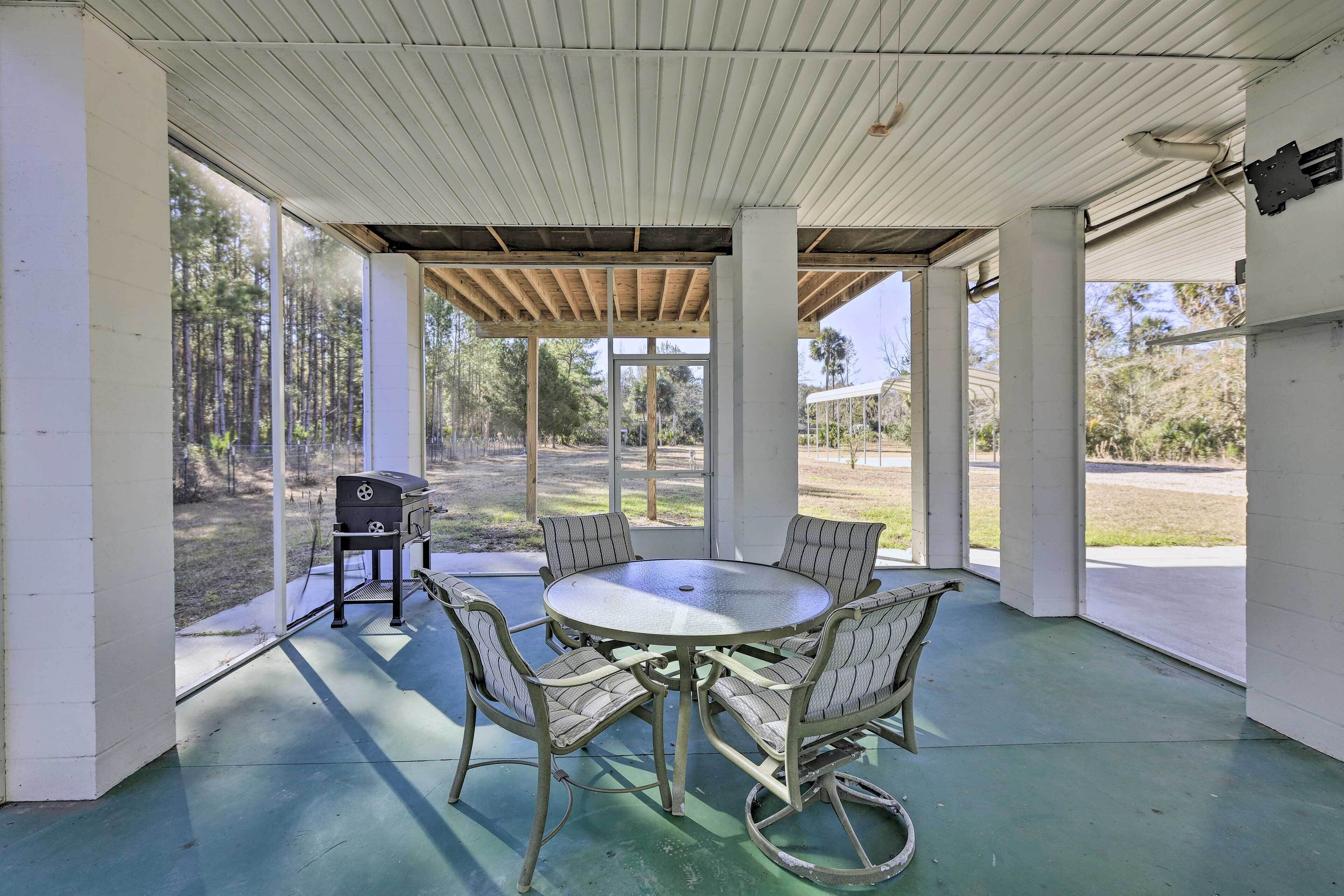 'honey's Hideout' < 1 Mile to River Access!