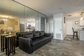 Interior - Hook, Line & Leisure: Lakefront Gem, 2 Mi to Dtwn (Winter Haven)