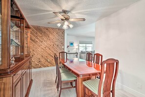 Dining - Lovely Lakeland Home w/ Game Room, Near Lake! (Lakeland)