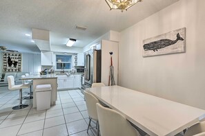 Interior - Lovely Lakeland Home w/ Game Room, Near Lake! (Lakeland)