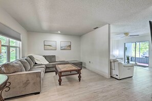 TV - Lovely Lakeland Home w/ Game Room, Near Lake! (Lakeland)