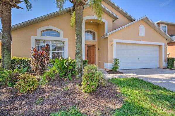 House (5 Bedrooms) | Front of property - Pool + Lanai: Emerald Isle Resort Home! (Kissimmee)