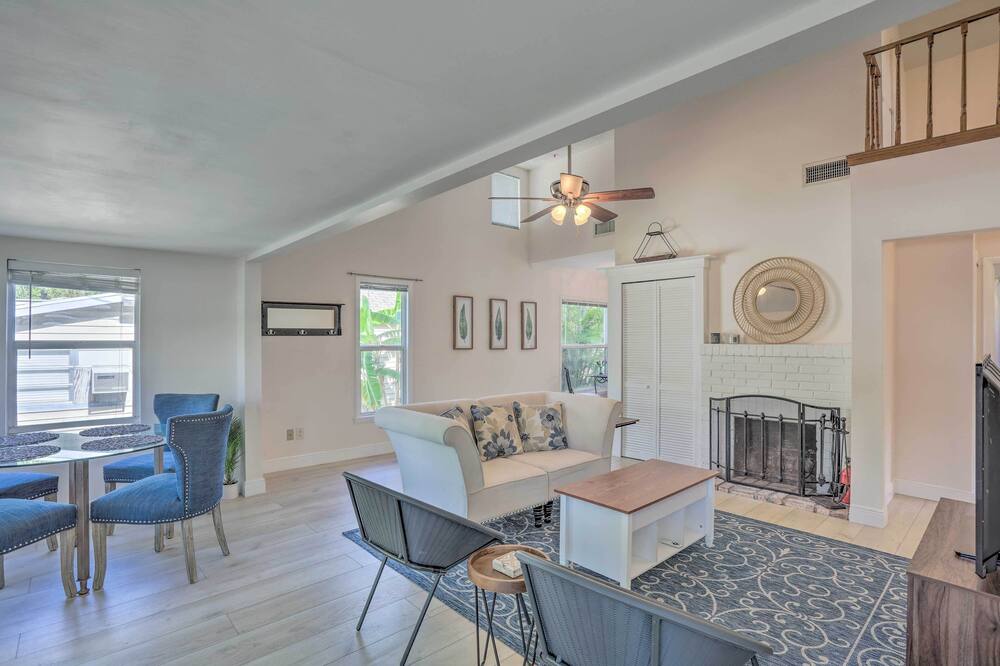 Lovely Cottage Near Downtown Stuart & Beaches - Sewall's Point, FL