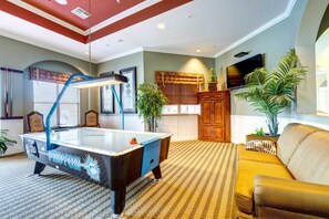 Apartment (4 Bedrooms) | Interior - Resort Getaway w/ Florida Room: 14 Mi to Disney! (Kissimmee)