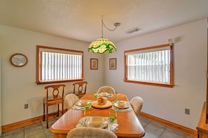 House (2 Bedrooms) | Interior - Lakeland House < Half Mi to Tigers Spring Training (Lakeland)