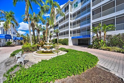Marco Island Condo w/ Shared Pool & Hot Tub!