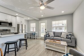 Apartment (1 Bedroom) | Front of property - Walk to Gulf: Madeira Beach Condo w/ Patio (Madeira Beach)