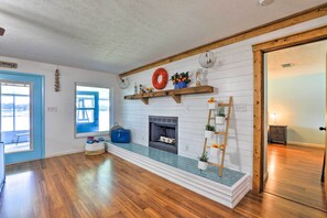 House (3 Bedrooms) | Interior - Lakefront Babson Park Escape: Pet Friendly! (Babson Park)