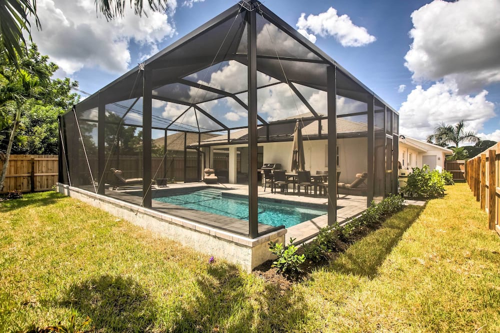 Naples Home w/ Lanai & Pool Near Vanderbilt Beach!
