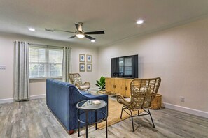 Apartment (2 Bedrooms) | Interior - Modern Miramar Beach Townhome, Walk to Ocean! (Miramar Beach)
