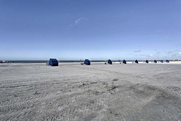 Apartment (2 Bedrooms) | Interior - Modern Fort Myers Beach Retreat w/ Pool Access! (Fort Myers Beach)