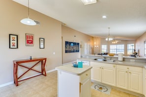 House (3 Bedrooms) | Interior