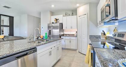 Modern & Bright Ruskin Home Near Bahia Beach!