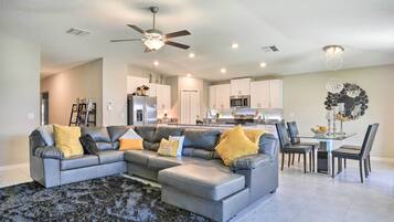 House (3 Bedrooms) | Living area | TV