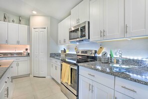 Maison (3 Bedrooms) | Cuisine privée | Micro-ondes, four, plaque de cuisson, lave-vaisselle