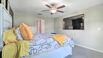 House (3 Bedrooms) | 3 bedrooms, laptop workspace, iron/ironing board, bed sheets