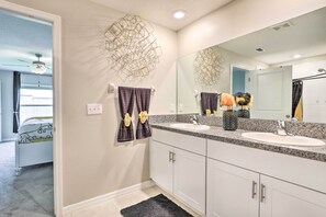 House (3 Bedrooms) | Bathroom