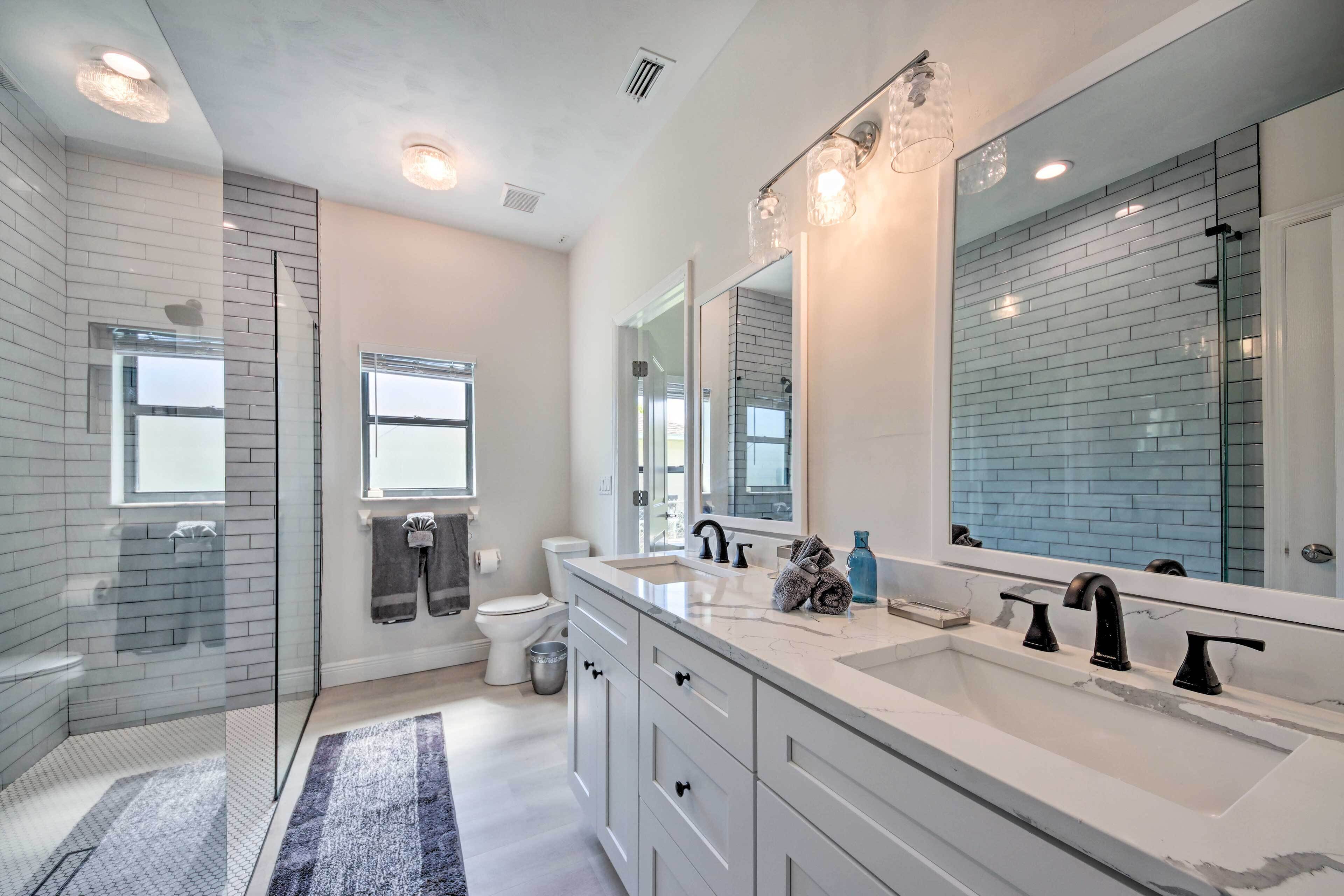 Modern Cape Coral Home: Private Lanai + Pool!