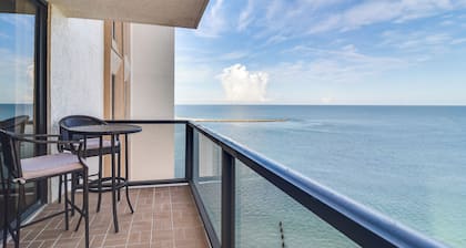 Balcony & Stunning Views: Oceanfront Condo!