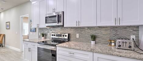 House (3 Bedrooms) | Private kitchen | Microwave, oven, stovetop, dishwasher