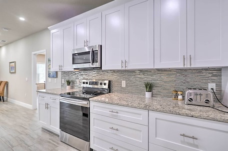 Microondas, horno, placa de cocina, lavavajillas