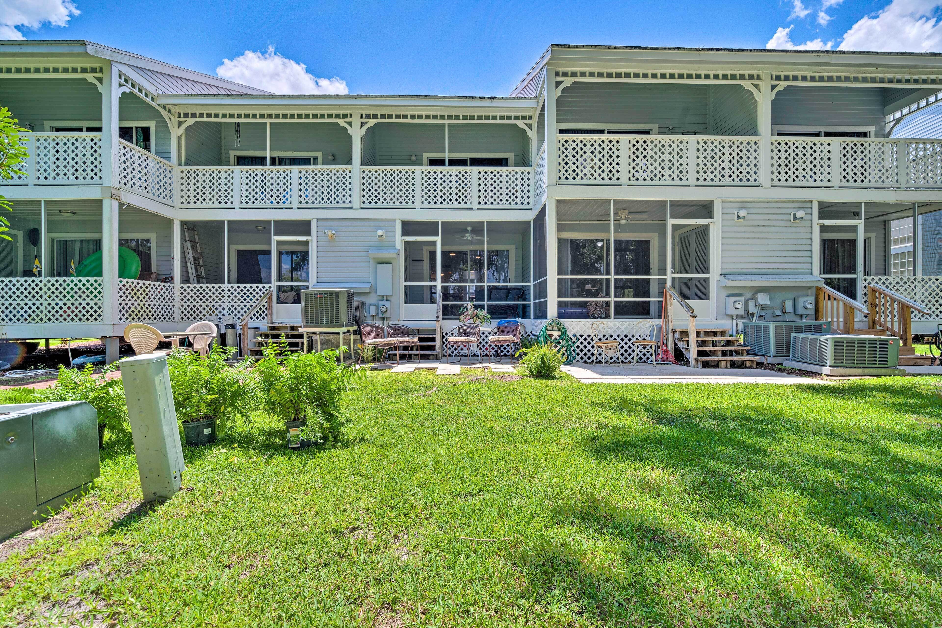 Old Florida Setting w/ Kayaks & Fishing Poles