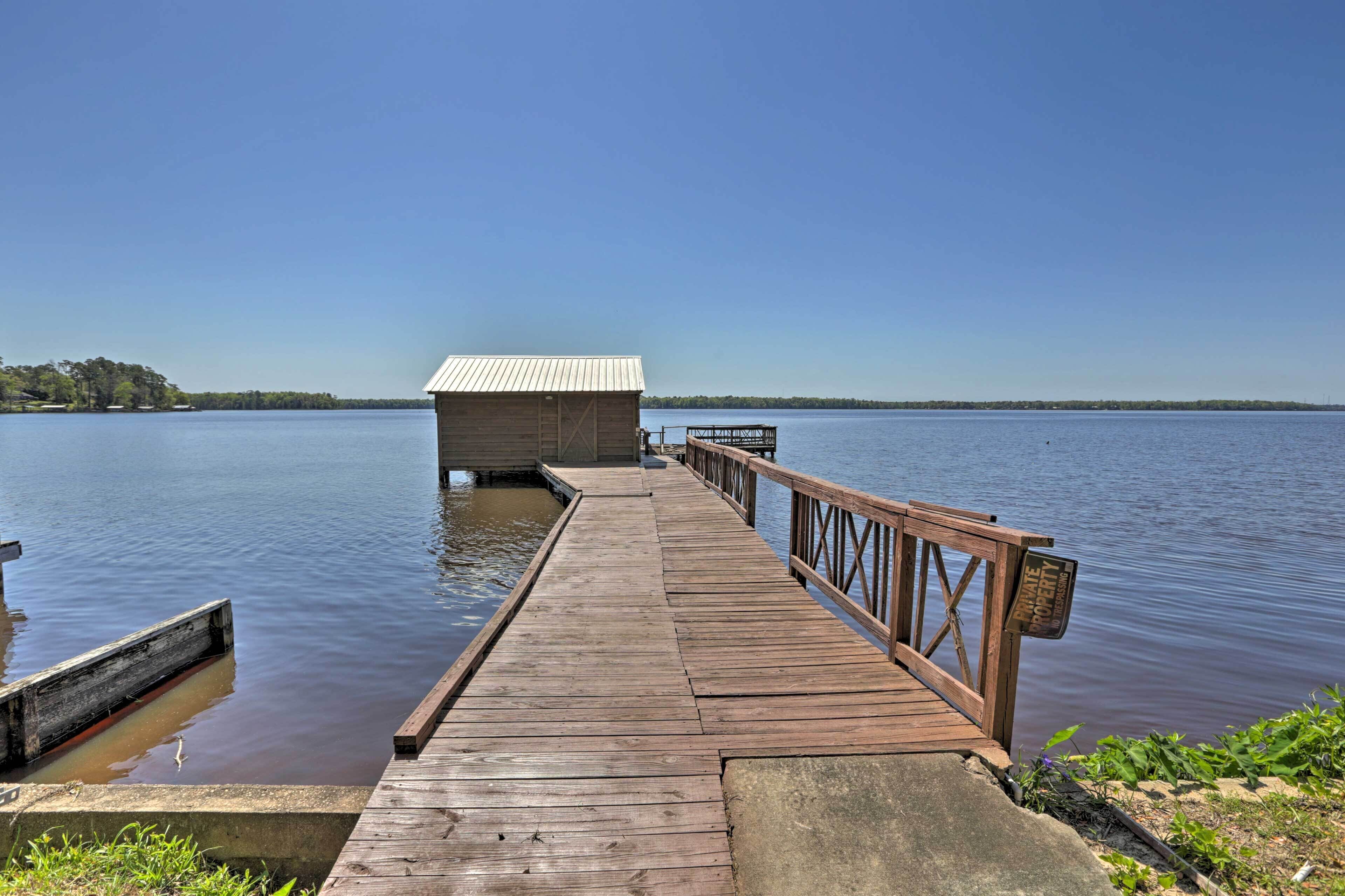 Peaceful Escape w/ Boat Dock on Lake Talquin!