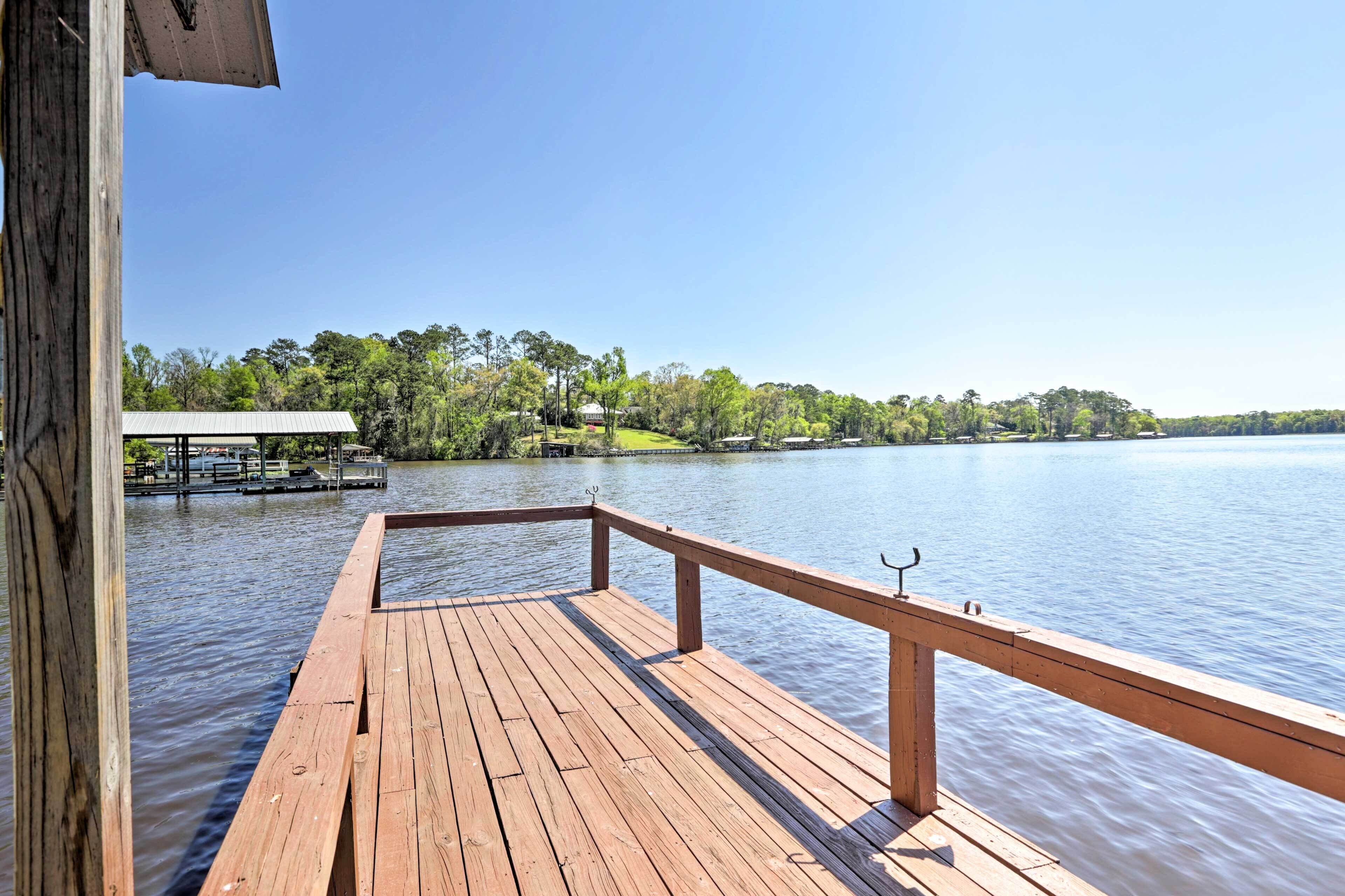 Peaceful Escape w/ Boat Dock on Lake Talquin!