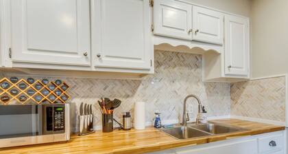 Pet-friendly Pensacola House Rental: 3 Mi to Beach