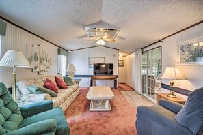 Interior - Peaceful Canal-front Retreat w/ Boathouse! (Leesburg)