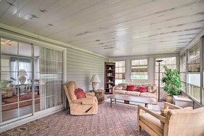 Interior - Peaceful Canal-front Retreat w/ Boathouse! (Leesburg)
