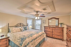 Interior - Picturesque Retreat on St Johns River + Docks (Crescent City)