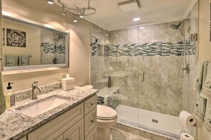 Interior - Picturesque Retreat on St Johns River + Docks (Crescent City)