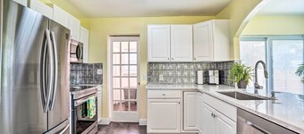 Coastal Bonita Shores Holiday Home Near Beach!