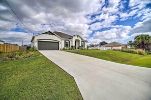 House (3 Bedrooms) | Interior - Palm Bay Home w/ Patio & Private Yard: Near Beach! (Palm Bay)
