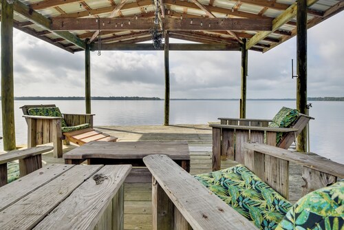 'pirate Cove' Home in Welaka: Dock & River Access!