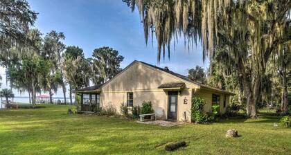 'pirate Cove' Home in Welaka: Dock & River Access!