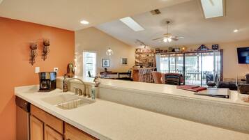 House (2 Bedrooms) | Interior