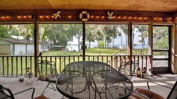 House (2 Bedrooms) | Dining