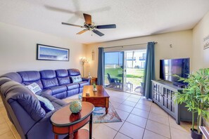 Apartment (2 Bedrooms) | Interior - Oceanfront Ormond Beach Condo: Patio, Pool Access! (Ormond Beach)