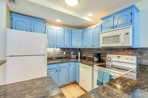 Apartment (2 Bedrooms) | Interior - Oceanfront Ormond Beach Condo: Patio, Pool Access! (Ormond Beach)