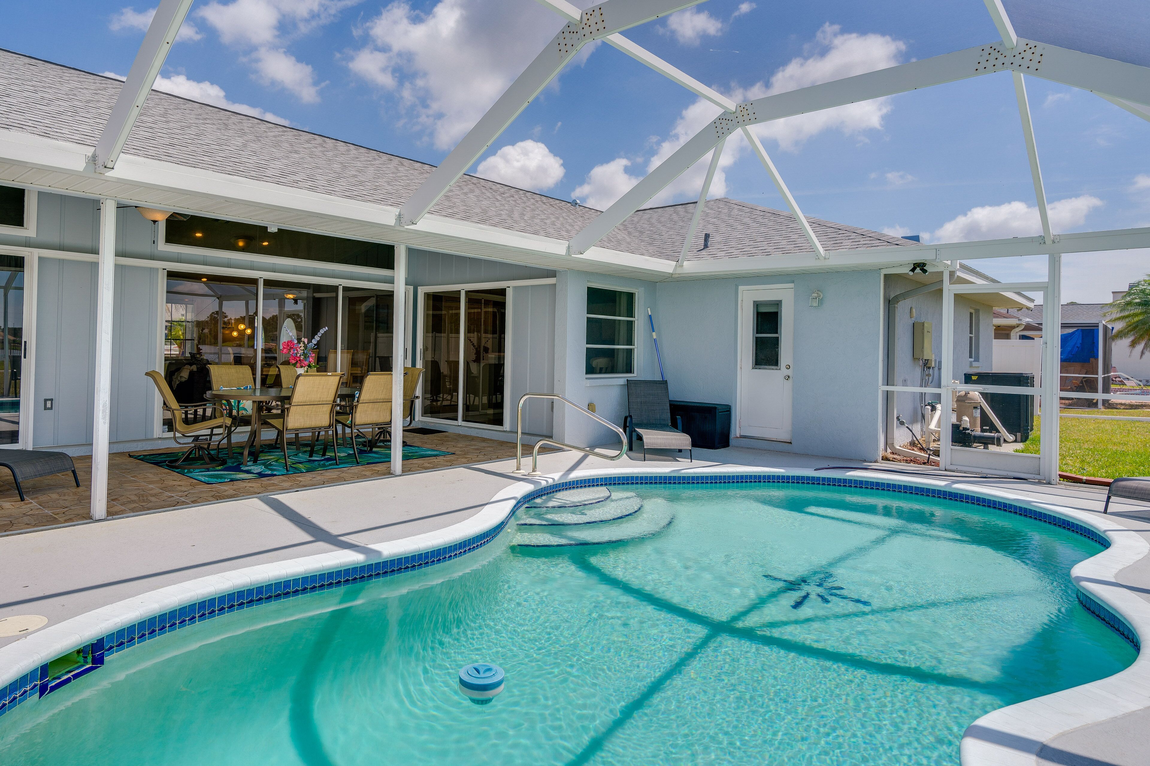 Port Charlotte Home w/ Pool - 8 Mi to Beaches!