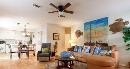 Quiet Condo ~ 10 Mi to Dtwn Pensacola