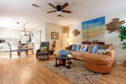 Quiet Condo ~ 10 Mi to Dtwn Pensacola