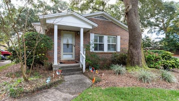 Apartment (2 Bedrooms) | Front of property