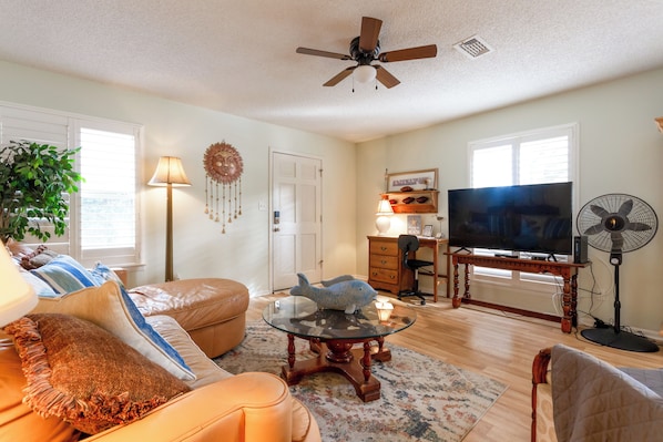 Apartment (2 Bedrooms) | Interior - Quiet Condo ~ 10 Mi to Dtwn Pensacola (Pensacola)