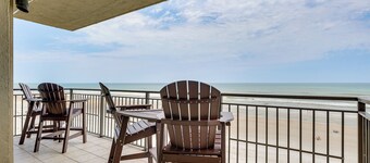Beachfront New Smyrna Condo: 1 Mi to Flagler Ave