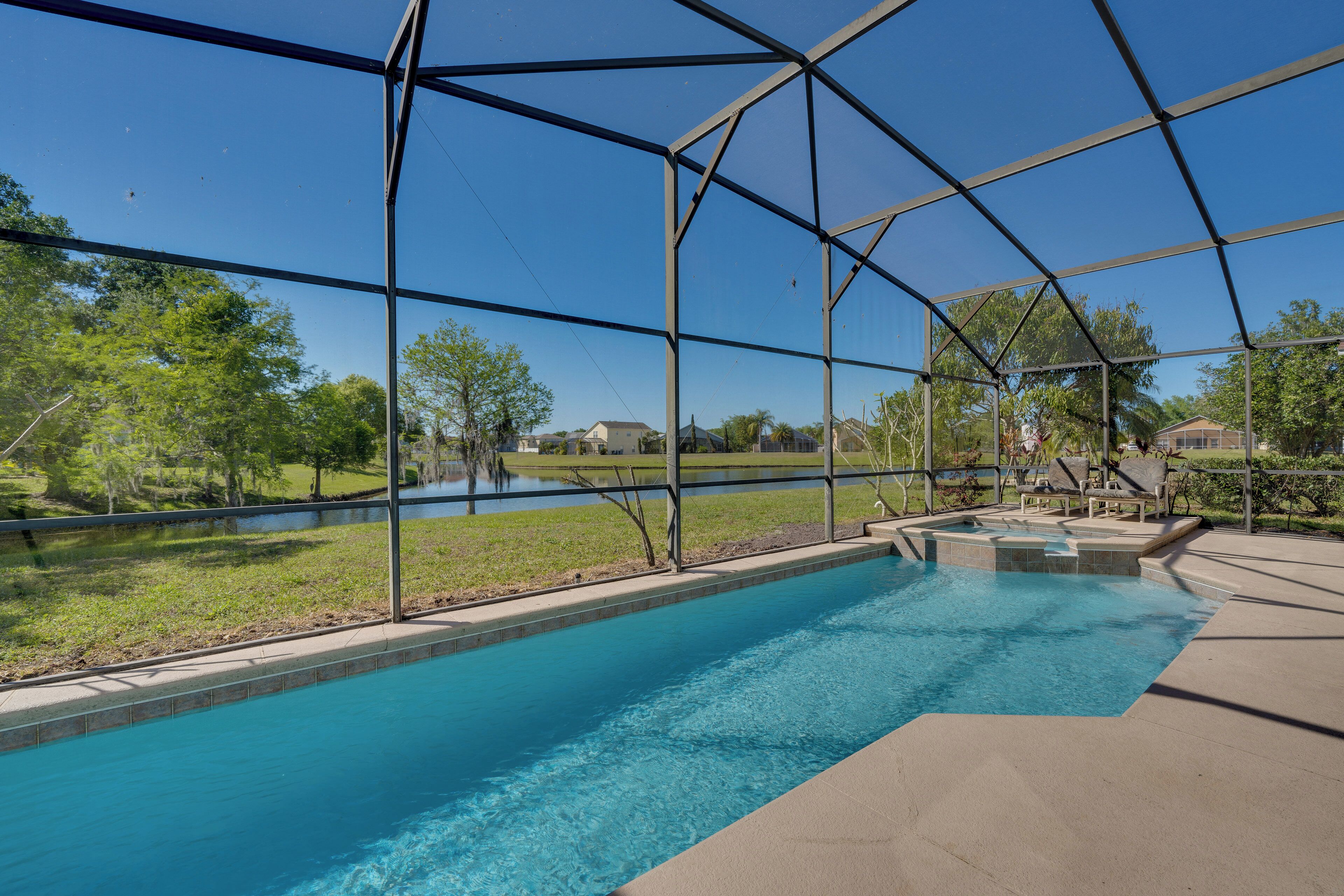 Relaxing Kissimmee Escape on Lake w/ Private Pool!