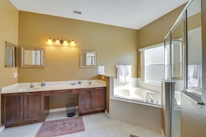 Interior - Lake-view Escape w/ Lanai in Kissimmee! (Kissimmee)